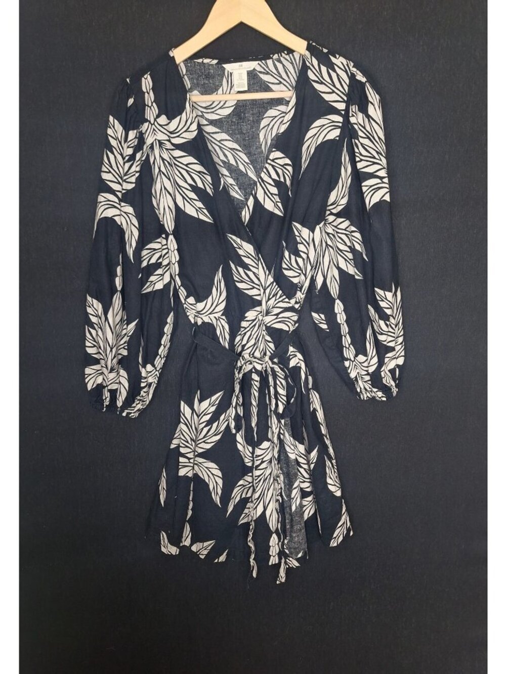 💙 H&M Linen Cotton Wrap Dress Size M Black Cream Tropical Leaf Print Long Sleev - Picture 8 of 8